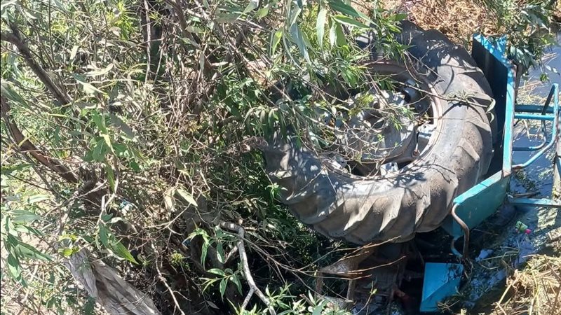 مصرع سيدة وطفلتها وإصابة 3 آخرين في حادث انقلاب جرار زراعي بالغربية