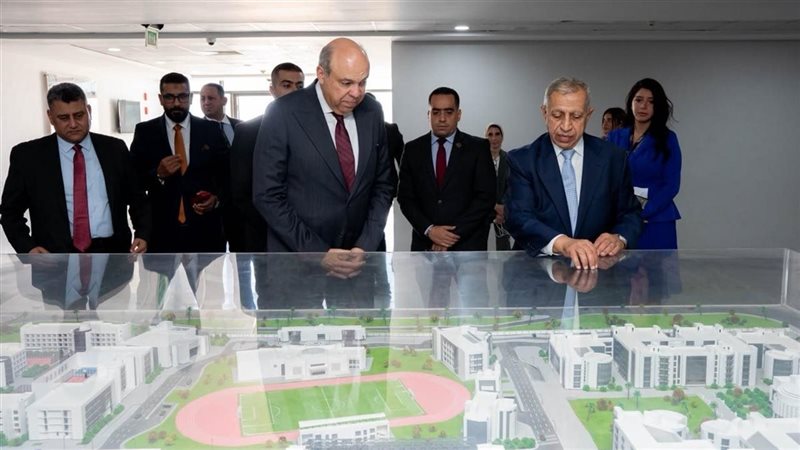 وزير الطيران يتفقد فرع الأكاديمية العربية للعلوم والتكنولوجيا بمعرض العلمين