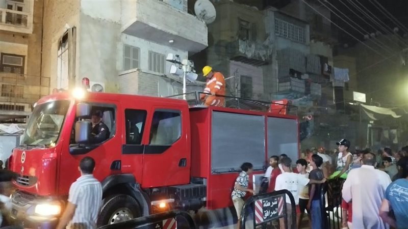 انهيار عقار بالمنيا والحماية المدنية تبحث عن سيدة أسفل الأنقاض