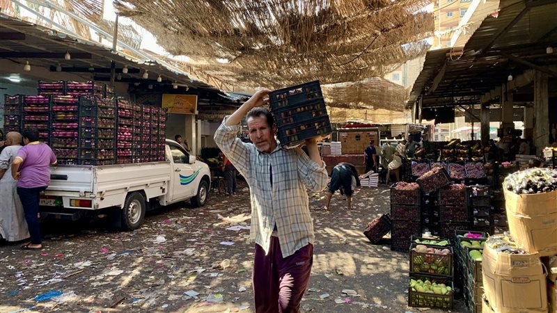 قبل أن يطوي الصيف صفحته.. «وكالة الحضرة» تزن بهجة الناس بالكيلو (صور)