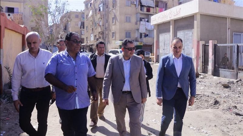 محافظ دمياط يتابع أعمال تطوير المنطقة المجاورة لمحطة رفع الصرف الصحي بالمنتزه