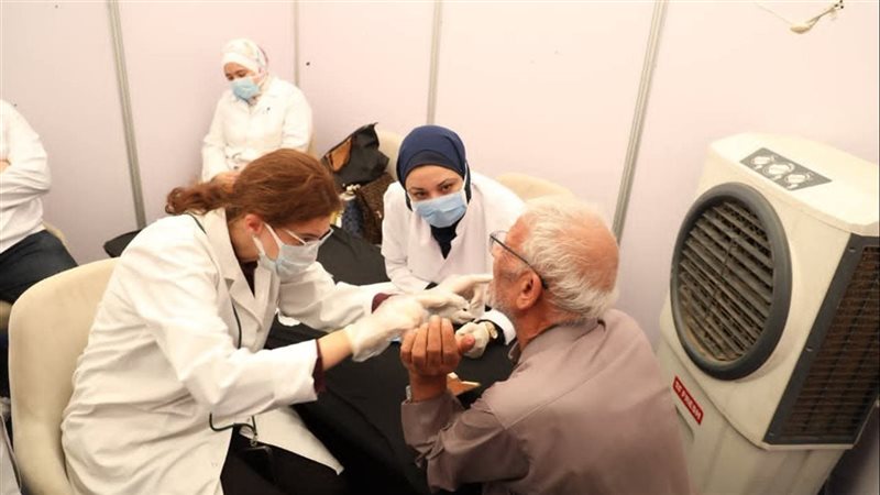 قافلة المركز القومي للبحوث الطبية تعالج 3052 مواطنًا بالمجان في المنيب