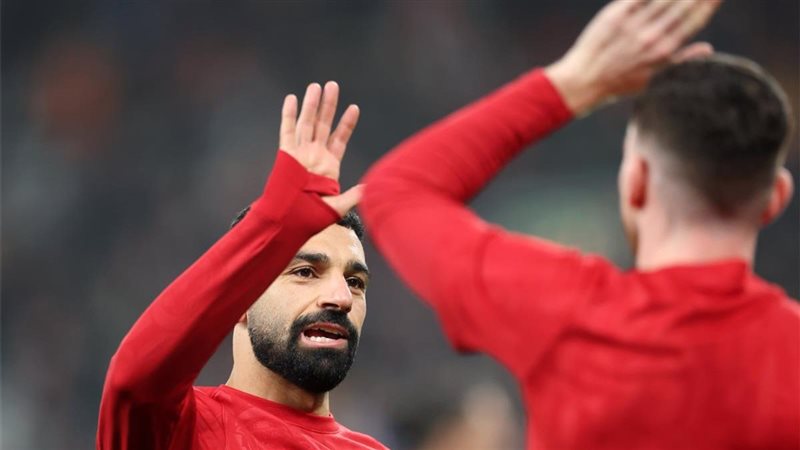 نجم ليفربول السابق مدافعا عن صلاح: لا يمكن وضعه على دكة البدلاء مثل رونالدو