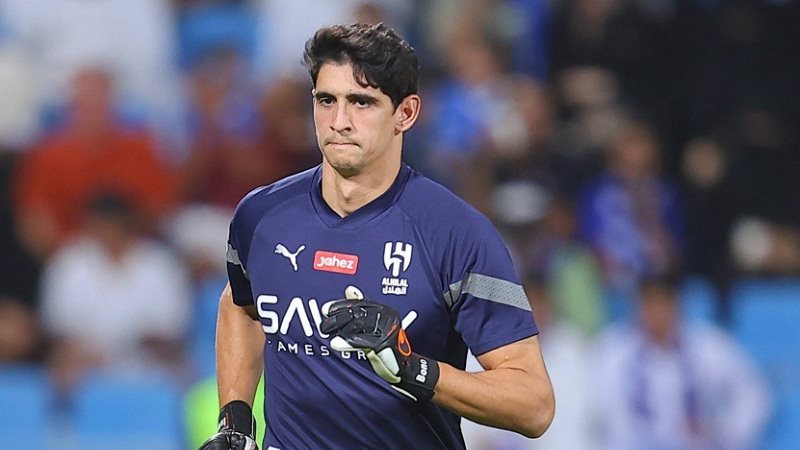 التشخيص المبدئي لإصابة ياسين بونو حارس مرمى الهلال السعودي