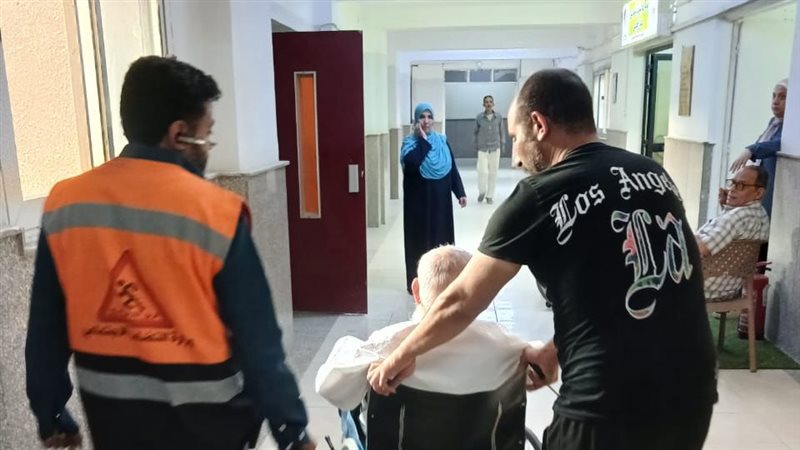 «التدخل السريع» يستجيب لبلاغ عن مسن بلا مأوى في القليوبية