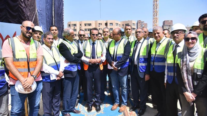 وزير الصحة يتفقد مشروعي تطوير مستشفيى أم المصريين وأورام دار السلام