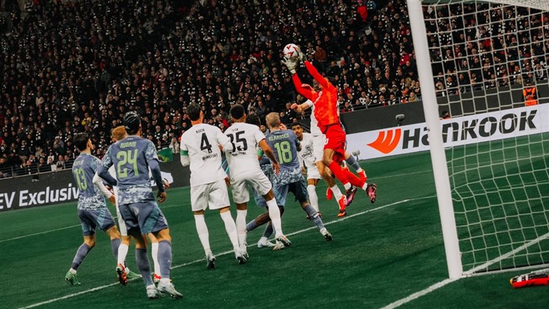 التشكيل الرسمي لمباراة اينتراخت فرانكفورت واوجسبورج بالدوري الالماني
