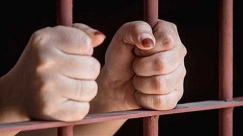 حاولت الفرار عبر مواسير الصرف، القبض على خادمة بتهمة سرقة 10 آلاف جنيه بالتجمع
