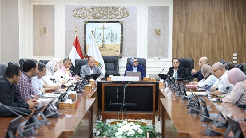 محافظ الوادي الجديد: نبحث تسريع العمل بمشروع الجذب السكاني بأبوطرطور