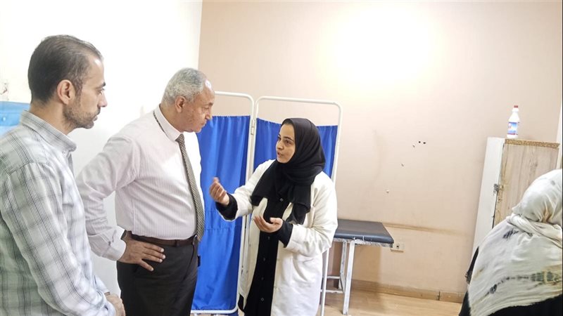 وكيل الصحة بالقليوبية يتفقد عيادات الجلدية ببنها ويوجه بخطة عاجلة لتقليل الزحام