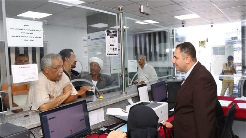 محافظ دمياط يتابع سير العمل والخدمات المقدمة للمواطنين بالمركز التكنولوجي بكفر سعد