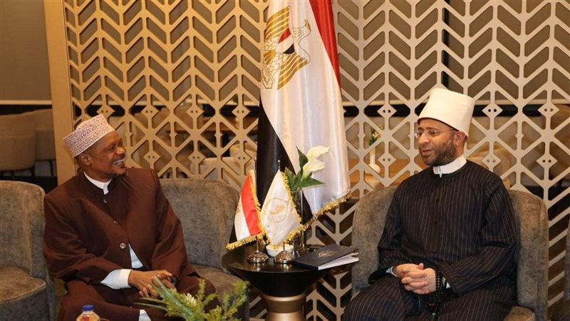 وزير الأوقاف يناقش مع مفتي تنزانيا إنشاء معهد لتعليم اللغات بالمركز الإسلامي بدار السلام