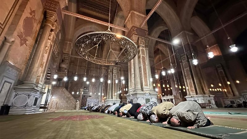 موعد أذان العشاء اليوم الجمعة في القاهرة والمحافظات