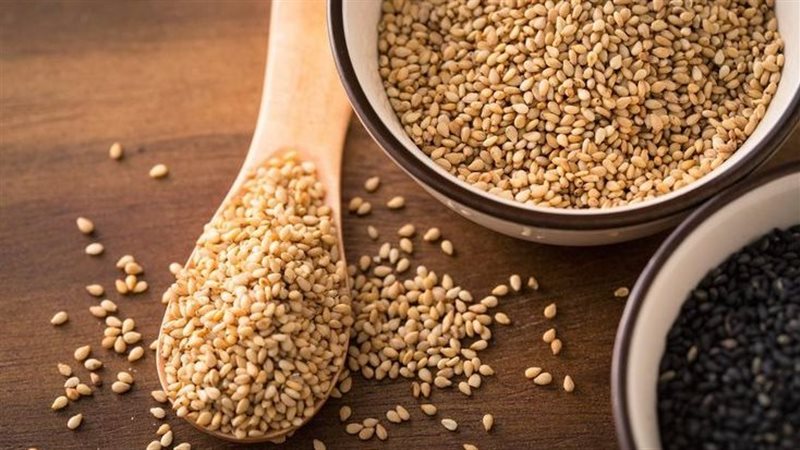 فوائد السمسم للصحة والجمال، حبوب صغيرة بقيمة غذائية كبيرة