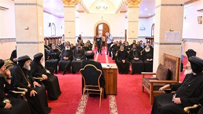البابا تواضروس يلتقي رهبان دير العذراء والملاك ميخائيل بالبهنسا ويفتتح منطقة الزائرين
