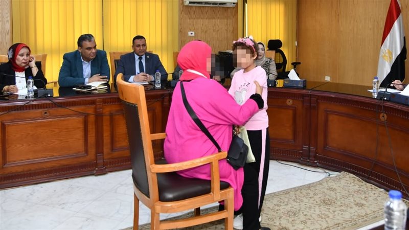 دعم الأسر الأولى بالرعاية وحل مشكلات الري والطرق.. أبرز قرارات لقاء خدمة المواطنين بالفيوم