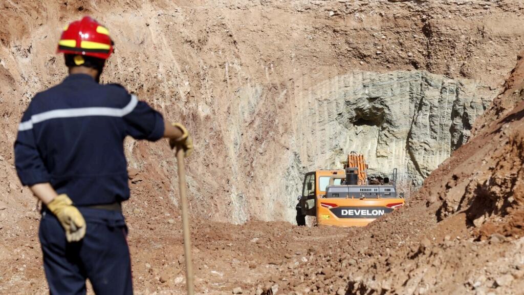 بعد 4 أيام من الترقب.. انتشال جثة الطفل أيوب من بئر في الجزائر