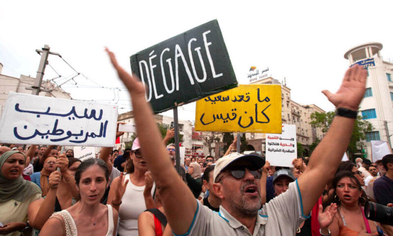 تونس: السلطات توقف الصحافي البارز محمد اليوسفي الصوت الناقد لسياسات الرئيس سعيّد