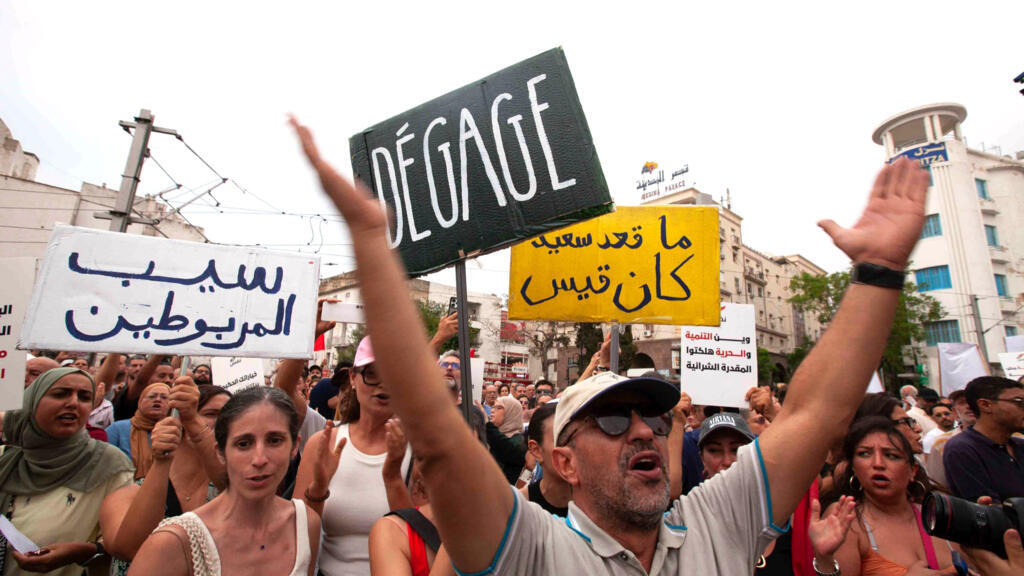 تونس: السلطات توقف الصحافي البارز محمد اليوسفي الصوت الناقد لسياسات الرئيس سعيّد