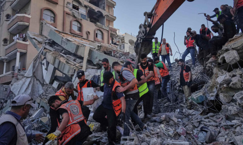 مقتل 21 شخصا بينهم أطفال جراء انهيار مبنى متضرر من الحرب في غزة