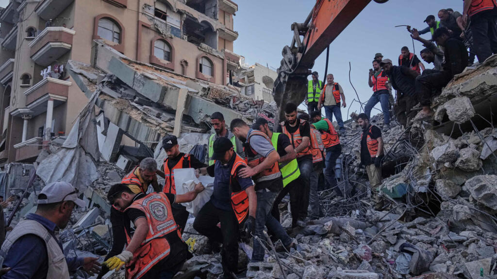 مقتل 21 شخصا بينهم أطفال جراء انهيار مبنى متضرر من الحرب في غزة