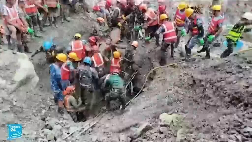 بعد أكثر من أسبوع على الكارثة.. إنقاذ عاملين من نفق غمرته الفيضانات في نيبال