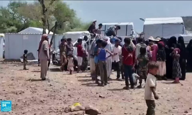 أكثر من 300 قتيل في الاشتباكات بين القوات اليمنية والحوثيين ونزوح مدنيين هربا من القتال