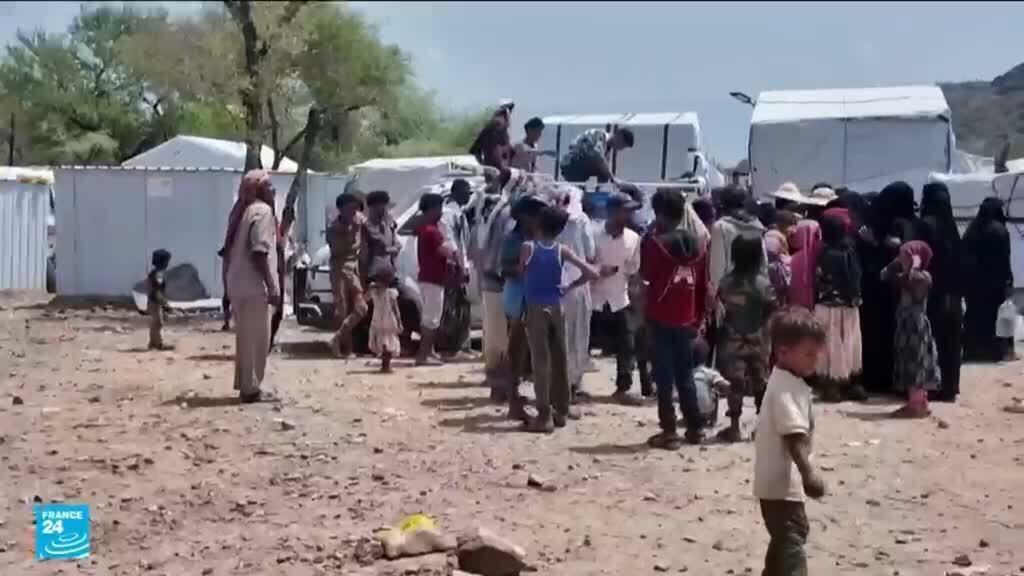 أكثر من 300 قتيل في الاشتباكات بين القوات اليمنية والحوثيين ونزوح مدنيين هربا من القتال