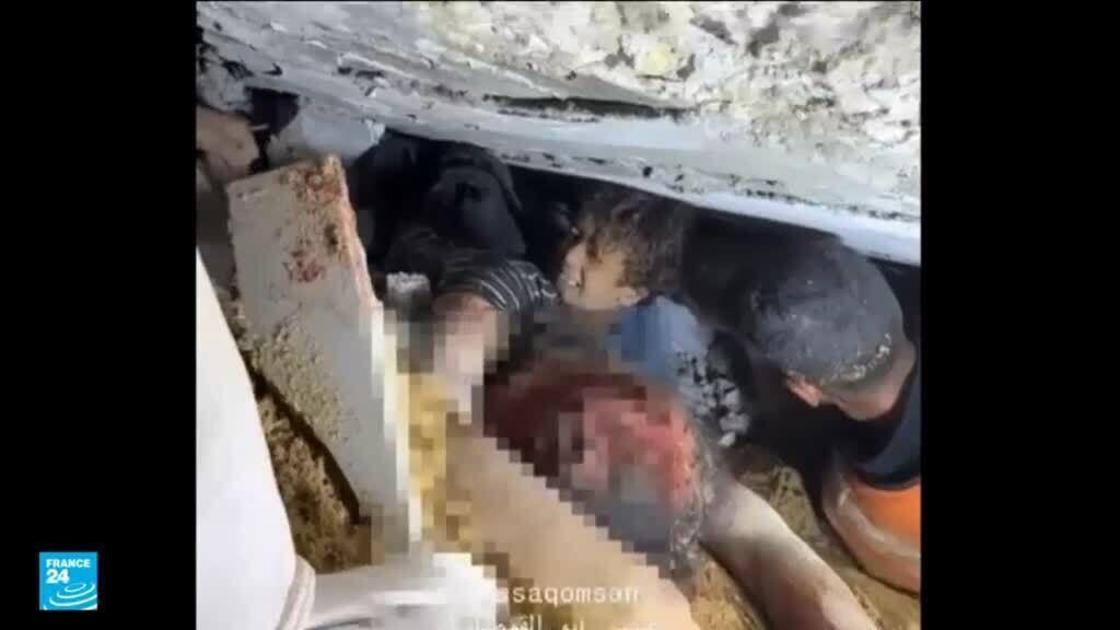 غزة.. انهيار مبنى متضرر من الحرب يوقع قتلى بينهم أطفال ويحاصر العشرات تحت الأنقاض