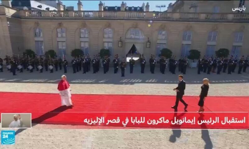 لحظة وصول البابا ليون الرابع عشر إلى قصر الإليزيه بباريس