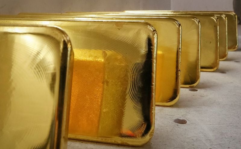 الذهب عند مفترق طرق…. 4,300 دولار يرسم المعركة المقبلة بين المشترين والبائعين