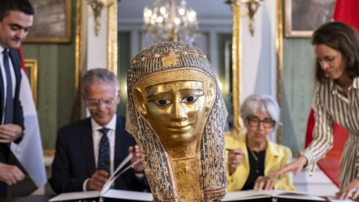 من الفيوم إلى سويسرا.. رحلة استرداد قناع جنائزي مذهب