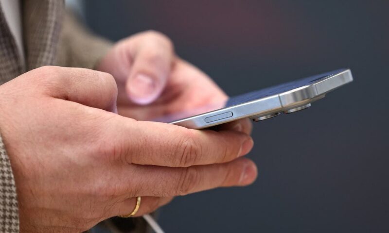 كيف تحصل على 25 دولارًا من تسوية “أبل” بشأن تأخر مزايا Siri؟