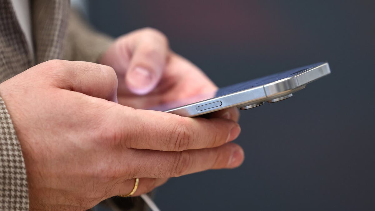 كيف تحصل على 25 دولارًا من تسوية “أبل” بشأن تأخر مزايا Siri؟