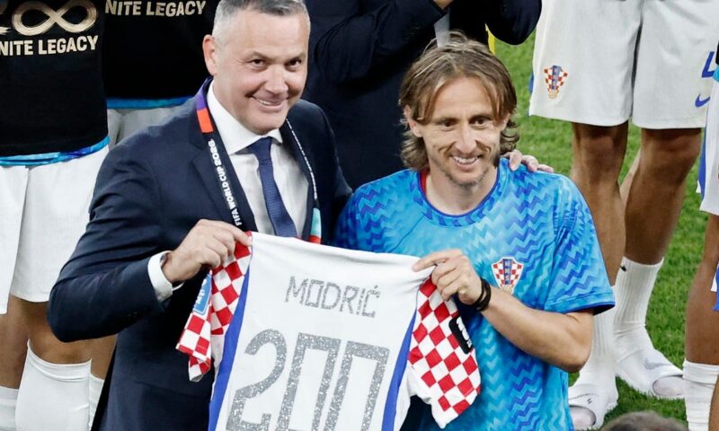مودريتش يرفض الاعتزال الدولي ويستمر مع كرواتيا