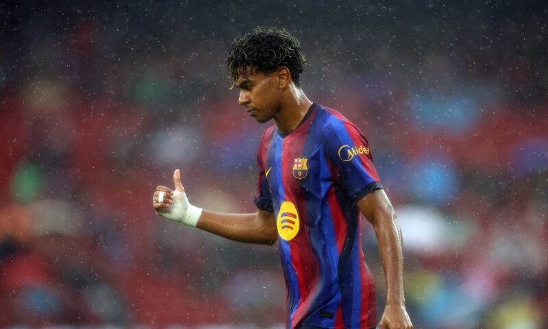 مدرب فينورد: برشلونة الأقوى في العالم.. ويامال يشبه ميسي