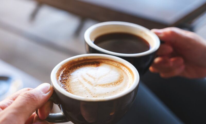 القهوة أم الشاي.. دراسة تكشف مفاجأة بشأن ضعف العظام