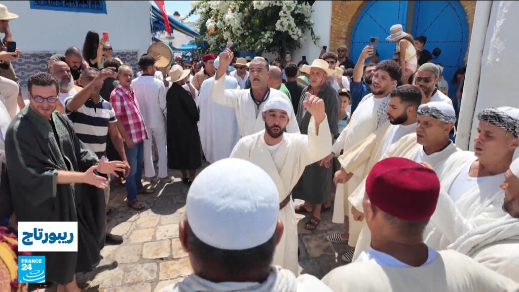 تونس: في سيدي بوسعيد.. “الخرجة” تقليد صوفي تتوارثه الأجيال