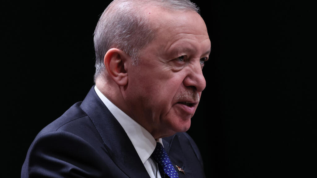 إردوغان يعتزم الترشح لولاية رئاسية جديدة في انتخابات مبكرة عام 2028