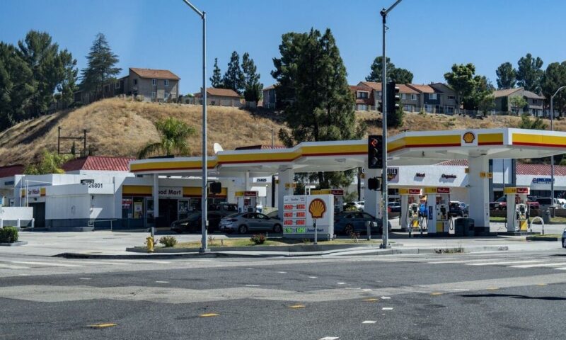 أزمة الديزل تضرب كاليفورنيا.. محطة تبيع الغالون بـ9.99 دولار