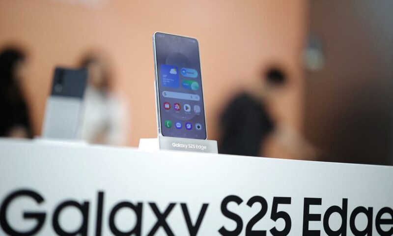 تضارب التسريبات حول مواصفات Galaxy S27 Edge النحيف