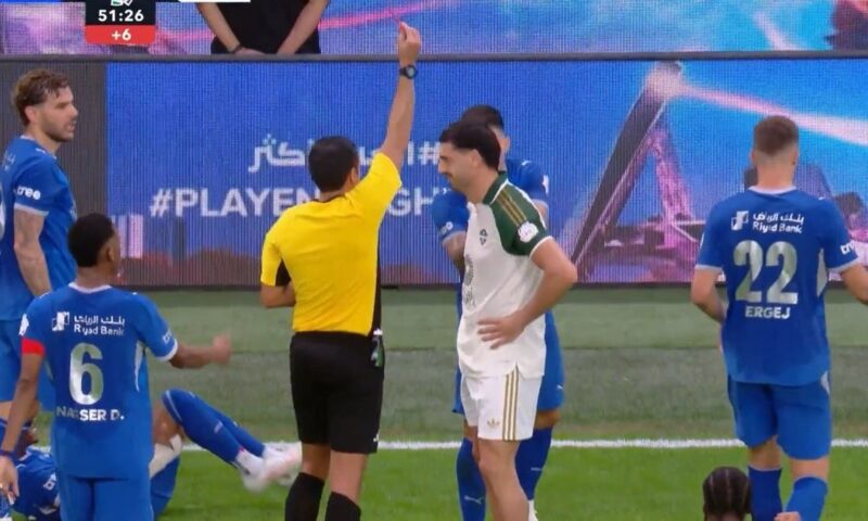 بعد استفزاز النصر.. ديميرال يطرد أمام الهلال