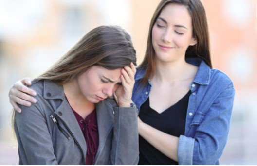 إتيكيت التعامل مع الصديق المزيف.. 7 نصائح لحماية خصوصيتك