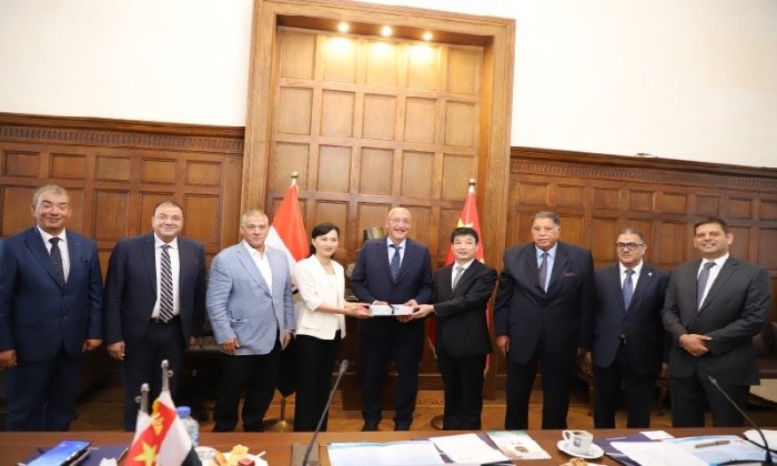 الغرفة التجارية بالإسكندرية تستقبل وفد اتحادات غرف هوبي ووهان الصينية لتعزيز سبل التعاون الاقتصادي