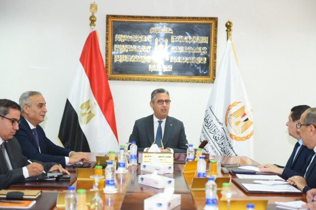 وزير التموين يوجه بضخ سلعا تشهد إقبالا كثيفا وانضمام «لولو ماركت» لمبادرة خفض الأسعار