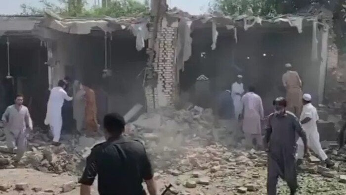 تفجير دموي يهز باكستان.. استشهاد 16 شخصًا بينهم 5 شرطيين إثر استهداف مسجد