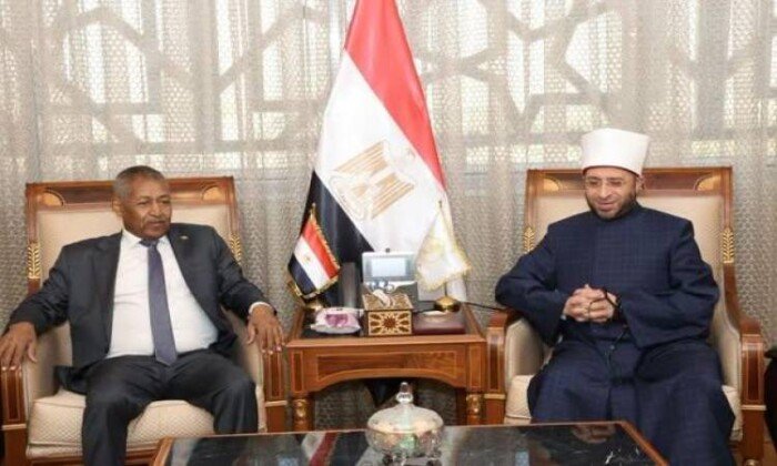 وزير الأوقاف يبحث مع السفير السوداني سبل التعاون لتدريب الأئمة والواعظات في السودان