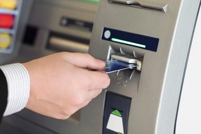 رسوم السحب من ATM.. تعرف على الحد الأقصى وتكلفة كل بنك