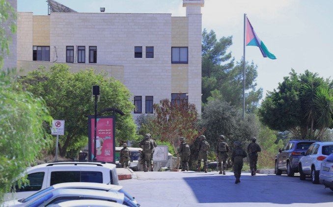 قوات الاحتلال الإسرائيلي تقتحم جامعة بيرزيت شمال رام الله