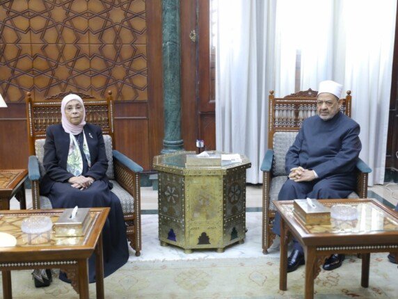 شيخ الأزهر يبحث مع رئيسة هيئة النيابة الإدارية تعزيز التعاون المشترك